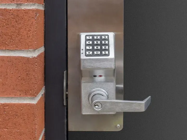 Electronic Door Locks vs Keypads