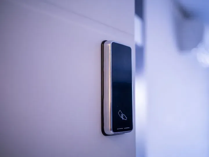 Electronic vs Traditional Locks