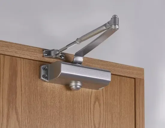 door closers & hinges