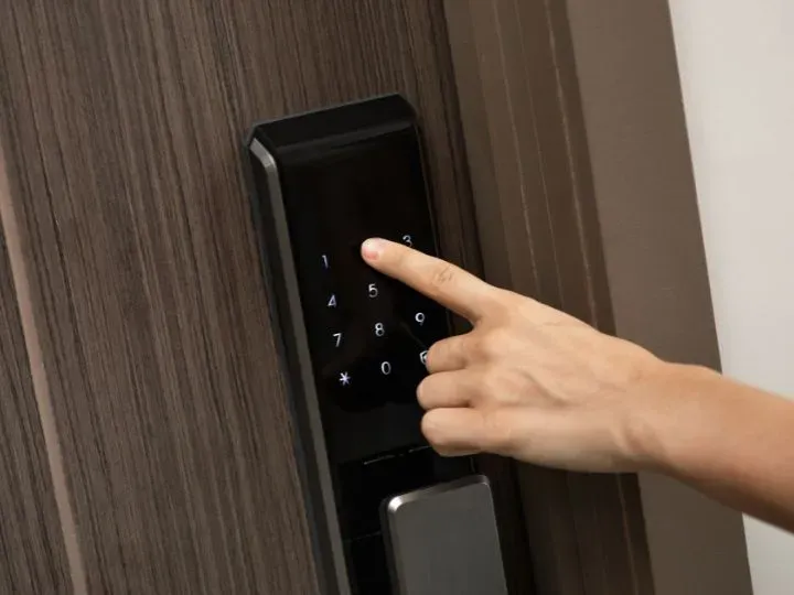 Smart Door Locks vs Electronic Locks