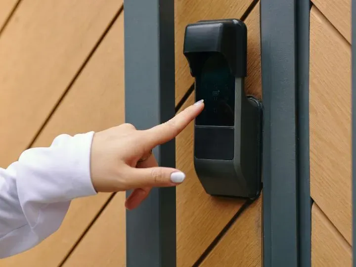 Smart Lock Battery and Connectivity Maintenance Tips